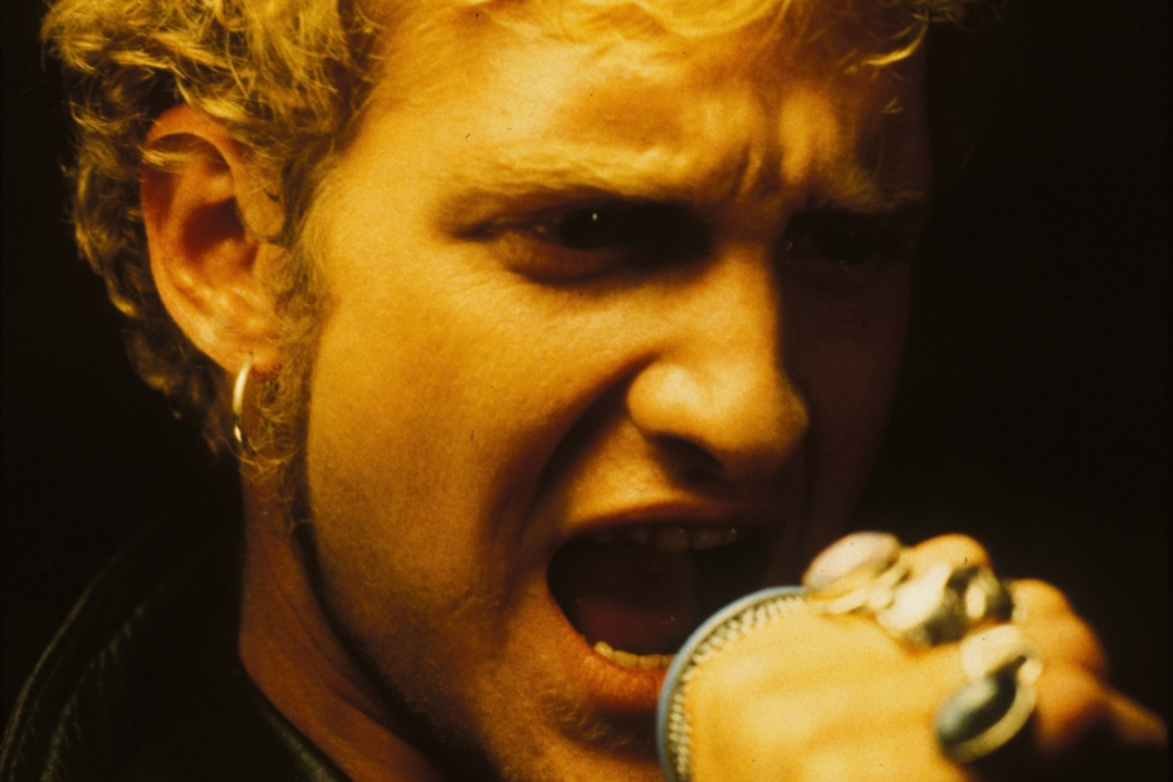 Alice in chains unplugged. Alice in Chains. Layne Staley. Лейн Стэйли Гарри Бьюзи. Layne Staley Wallpaper.